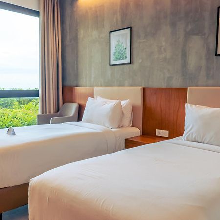Kambaniru Beach Hotel And Resort Ваингапу Экстерьер фото