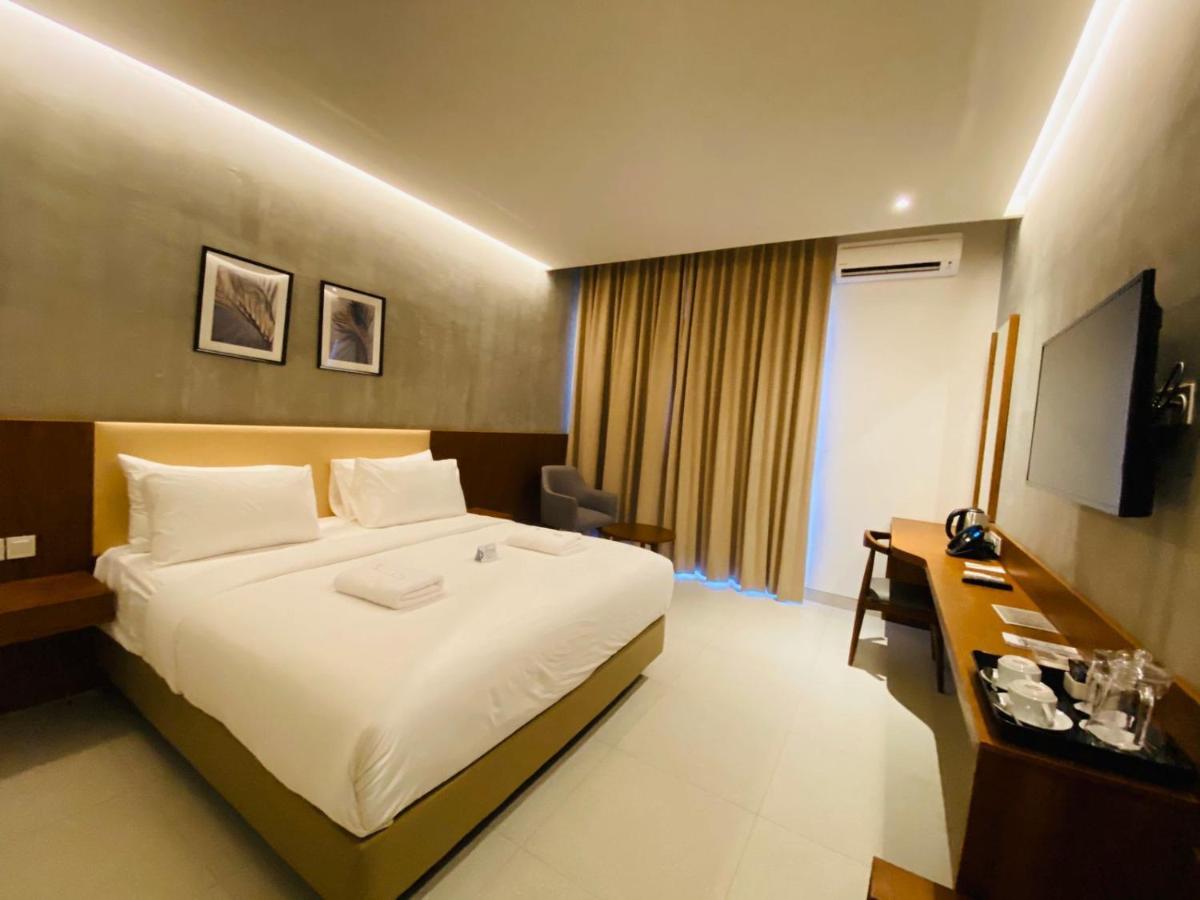 Kambaniru Beach Hotel And Resort Ваингапу Экстерьер фото
